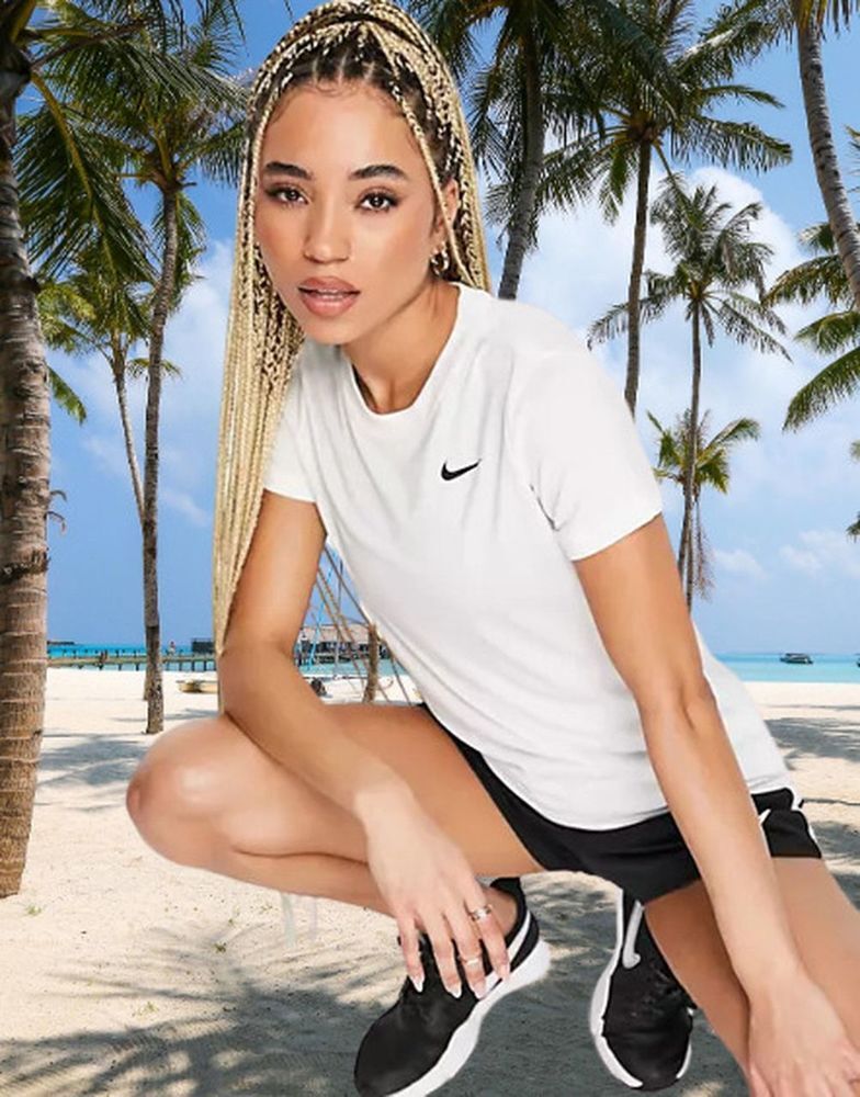 Nike Dry Legend Kadın T-shirt AQ3210-100