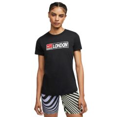 Nike Sportswear Basic Tee City Series London Baskılı Siyah Tişört CZ0197-010