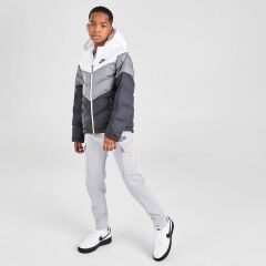 Nike Sportswear  Full-Zip  Çocuk Mont-DM2379-102 (BİR BEDEN BÜYÜK ALMANIZI ÖNERİRİZ)