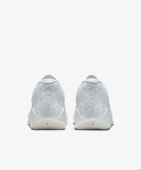 NİKE Jordan Zion 3 Unisex Basketbol Ayakkabısı DR0675-103 (YARIM NUMARA BÜYÜK ALMAIZI ÖNERİRİZ)