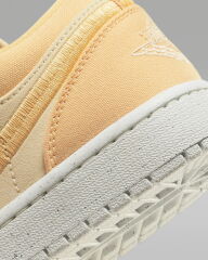 Nike Air Jordan 1 Low SE Kadın Spor Ayakkabısı DV0426-200 (YARIM NUMARA BÜYÜK ALMANIZI ÖNERİYORUZ)