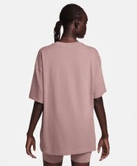 Nike Sportswear Essential Oversized Kadın  T-Shirt dx7910-206 (BİR BEDEN KÜÇÜK ALMANIZI  ÖNERİYORUZ)