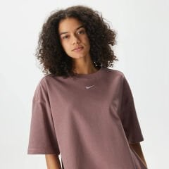 Nike Sportswear Essential Oversized Kadın  T-Shirt dx7910-206 (BİR BEDEN KÜÇÜK ALMANIZI  ÖNERİYORUZ)