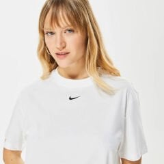 Nike Sportswear Essential Kısa Kollu Kadın  Spor Tişört DV7882-100