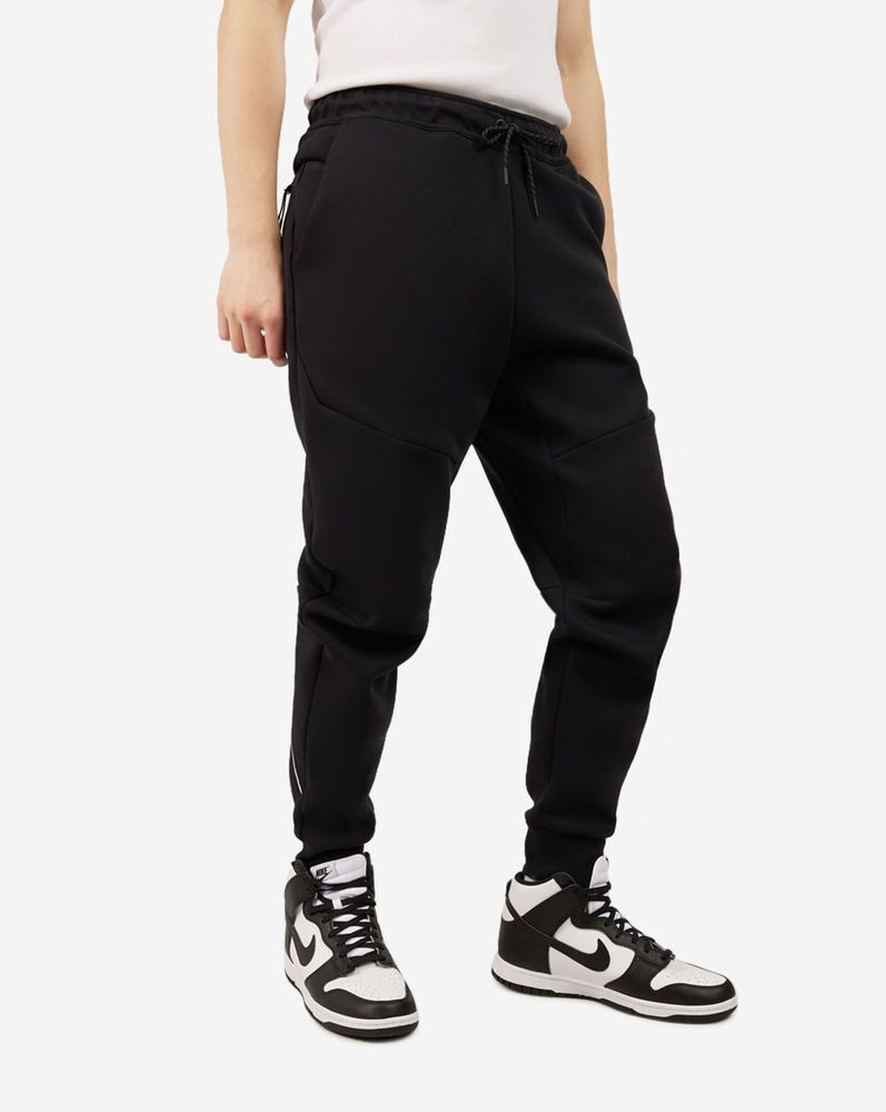 Nike Sportswear Tech Fleece Graphic Joggers Erkek Eşofman Altı DX0581-010